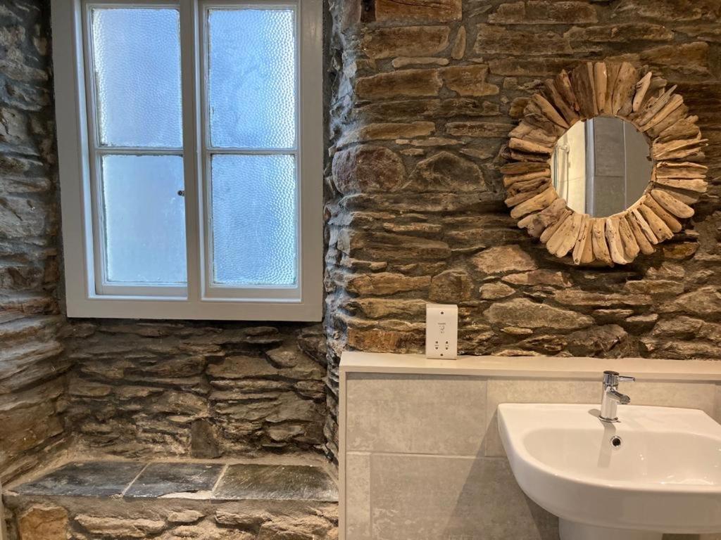 "Prospect House" - Two Private Apartments In This 17Th Century Cottage - Apartment 2 Has A Kids Cabin Bunk Room - Book Both Apartments For One Large House With Connecting Door In Lobby - Public Parking Outside Looe Kültér fotó