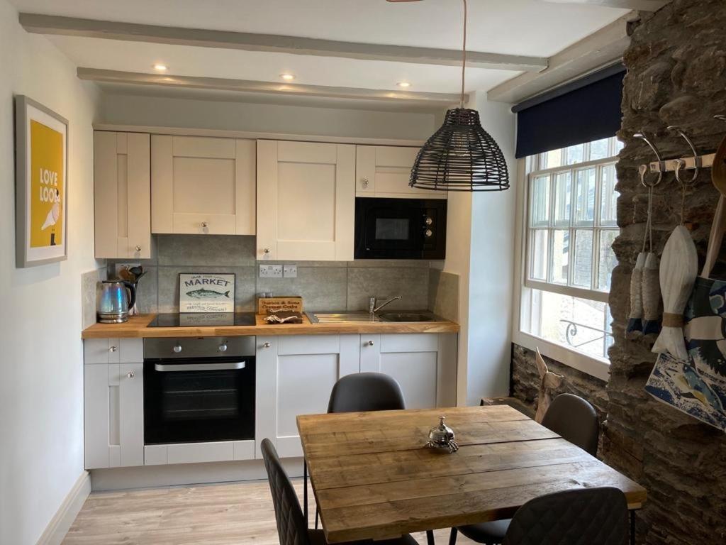"Prospect House" - Two Private Apartments In This 17Th Century Cottage - Apartment 2 Has A Kids Cabin Bunk Room - Book Both Apartments For One Large House With Connecting Door In Lobby - Public Parking Outside Looe Kültér fotó